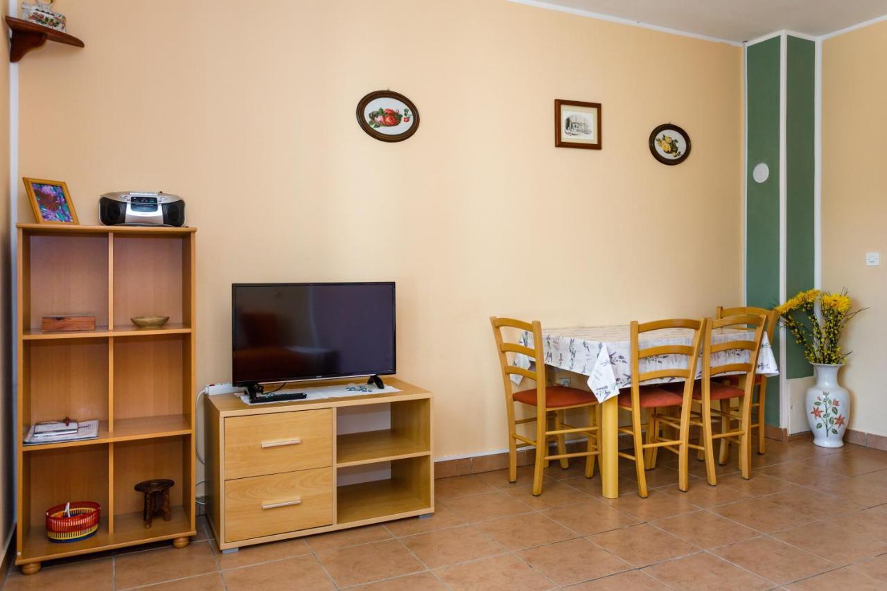Apartments With A Parking Space Kornic, Krk - 5306 Zewnętrze zdjęcie